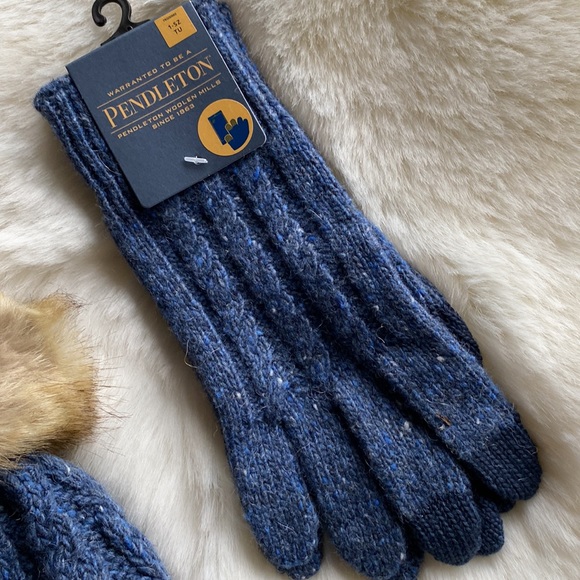 PENDLETON CABLE KNIT WOOL HAT AND GLOVES COLOR BLUE DENIM - Picture 3 of 3